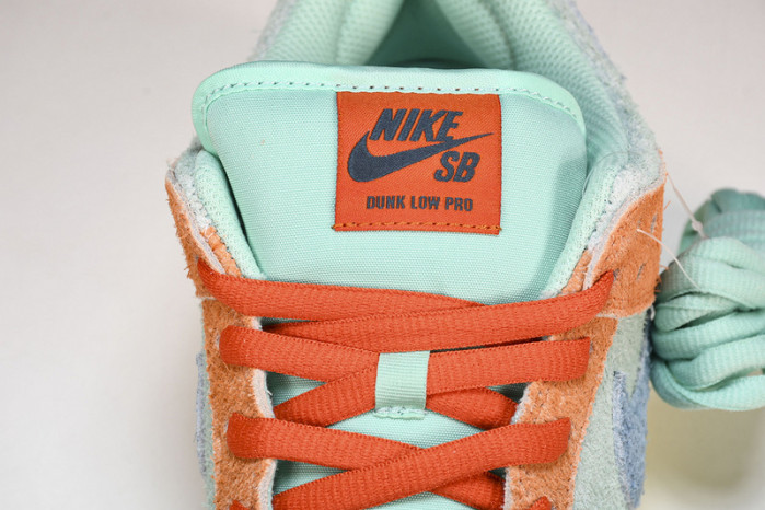 nike sb dunk low orange emerald rise dv5429-800