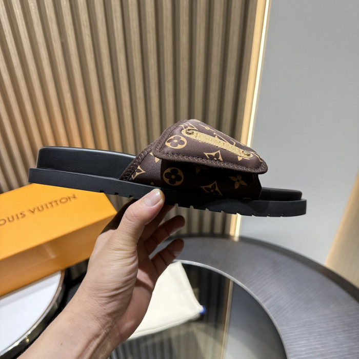 LV SANDALS