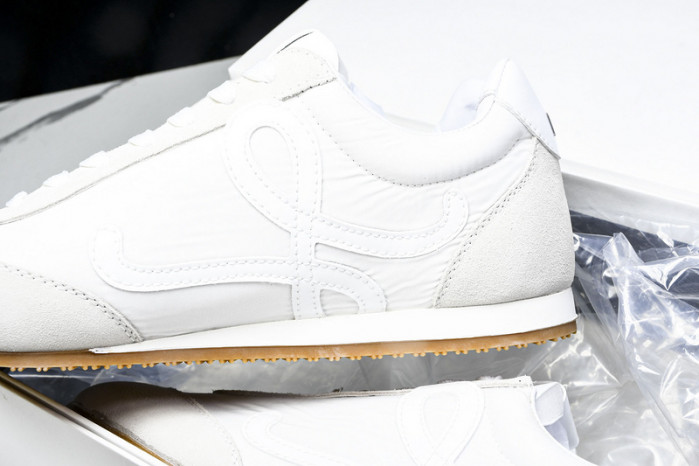 Loe*we Ballet Runner