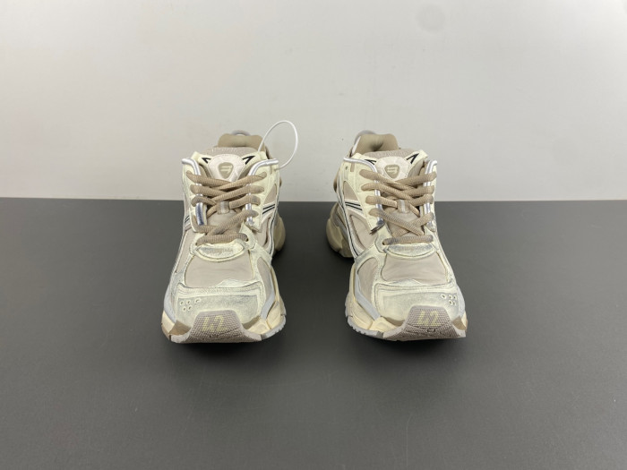 Ba*len*cia*ga runner