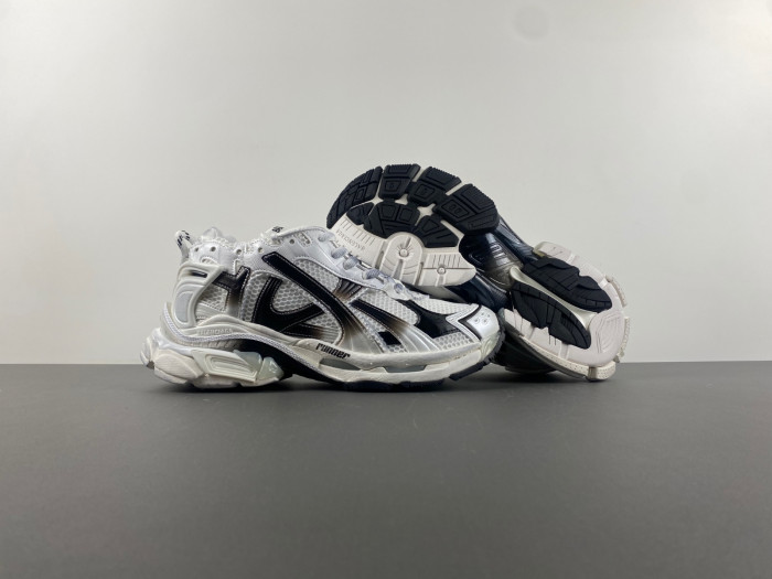 Ba*len*cia*ga runner