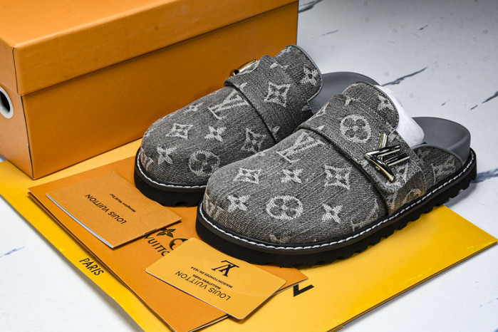 LV SANDALS