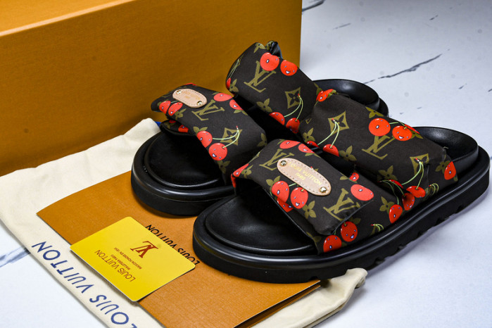LV SANDALS