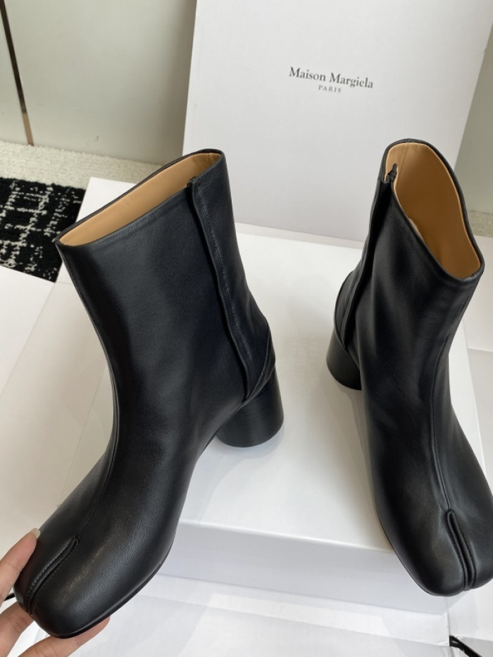 ma*s*n Ma*i*la tabi shoes