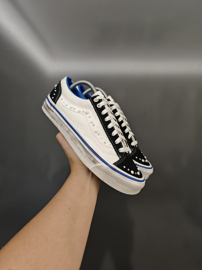 Vans Sneakers