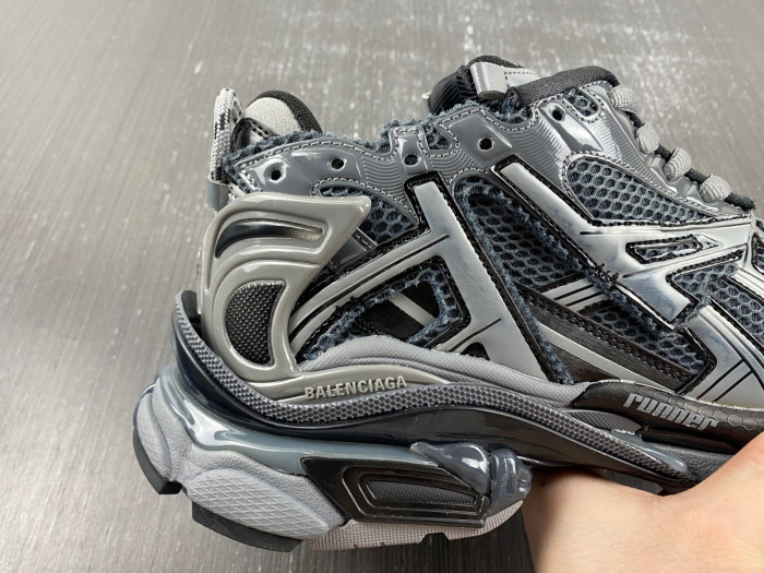 Ba*len*cia*ga runner