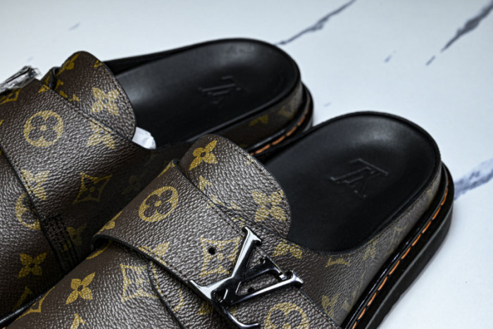 LV SANDALS