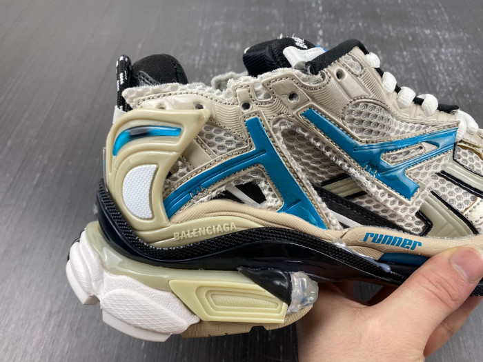 Ba*len*cia*ga runner