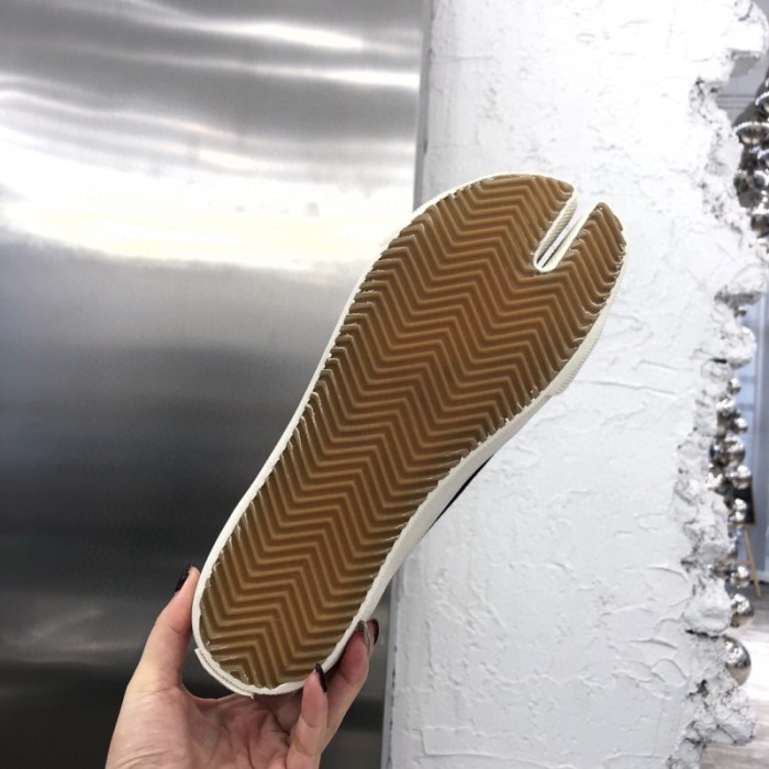 ma*s*n Ma*i*la tabi shoes