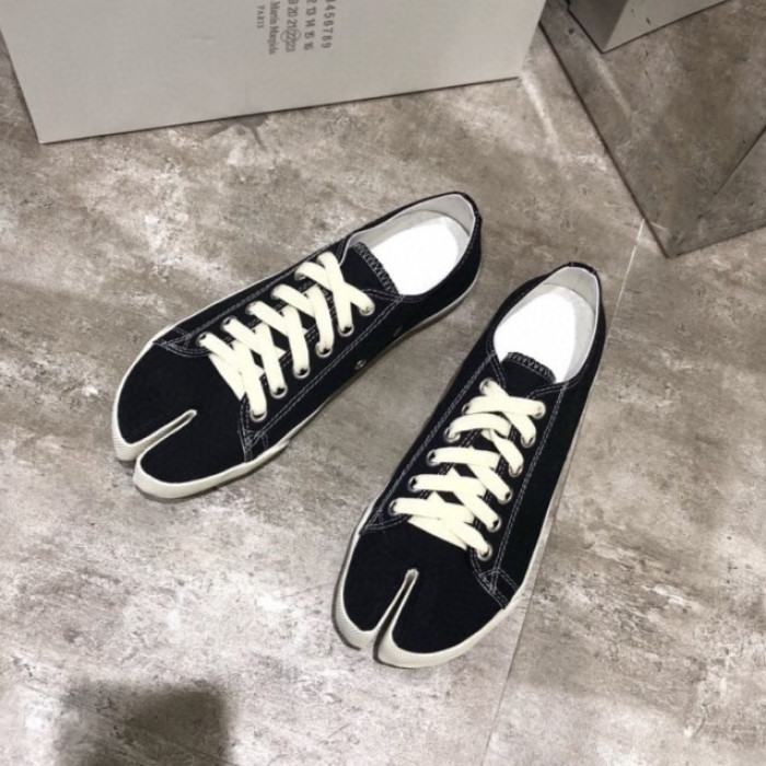 ma*s*n Ma*i*la tabi shoes