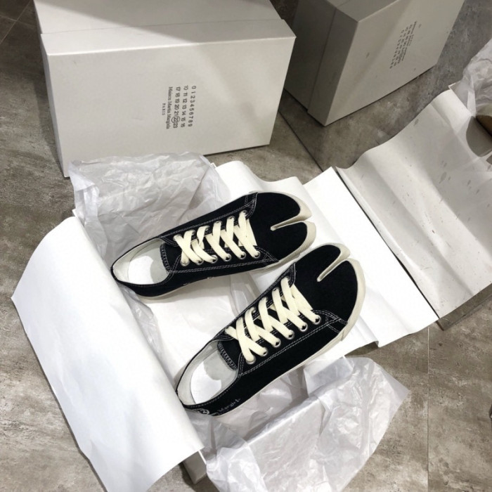 ma*s*n Ma*i*la tabi shoes