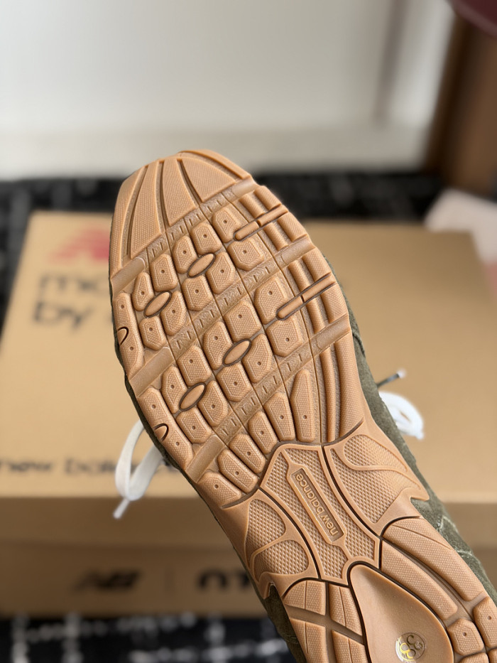 M1um1u SNEAKER