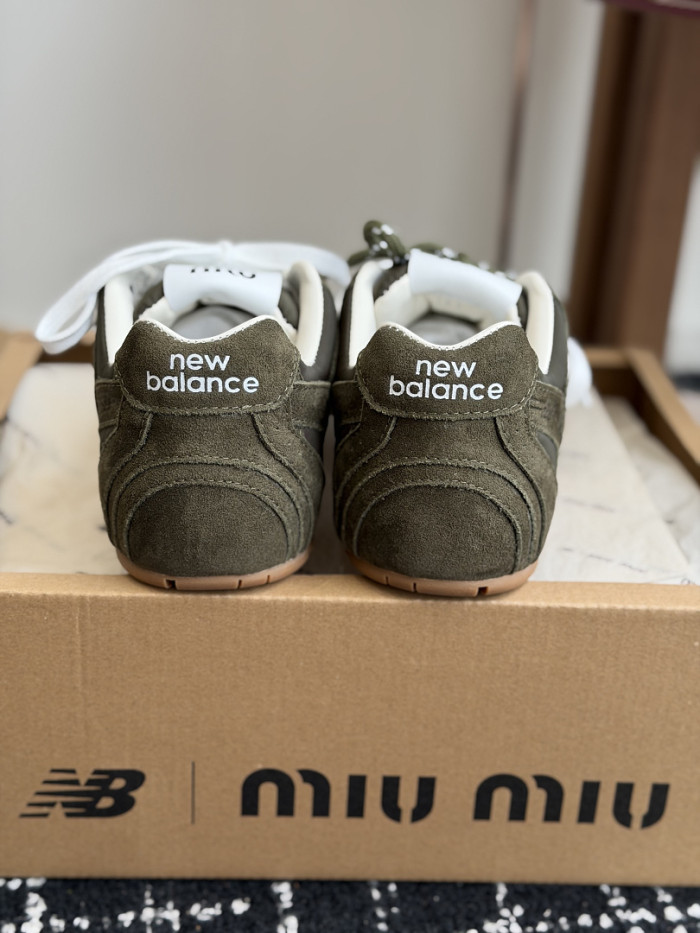 M1um1u SNEAKER