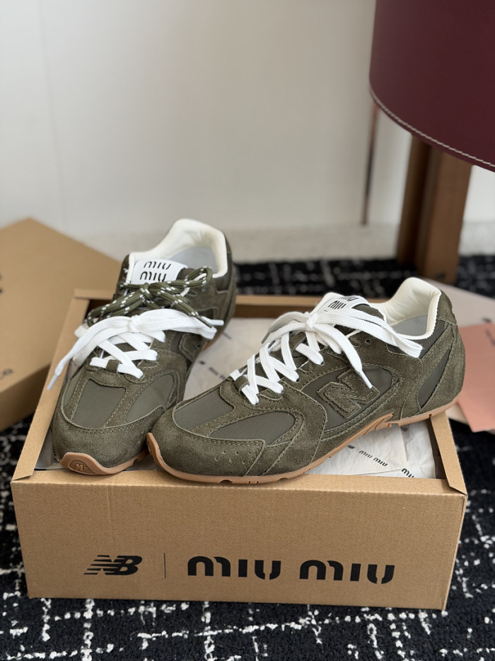 M1um1u SNEAKER
