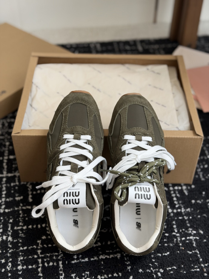 M1um1u SNEAKER