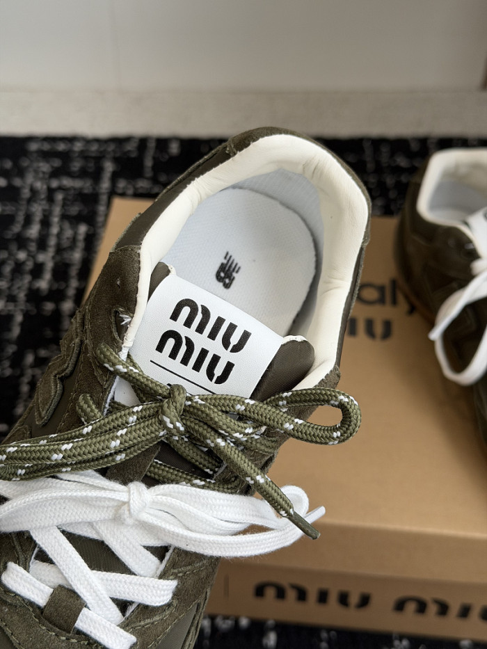 M1um1u SNEAKER