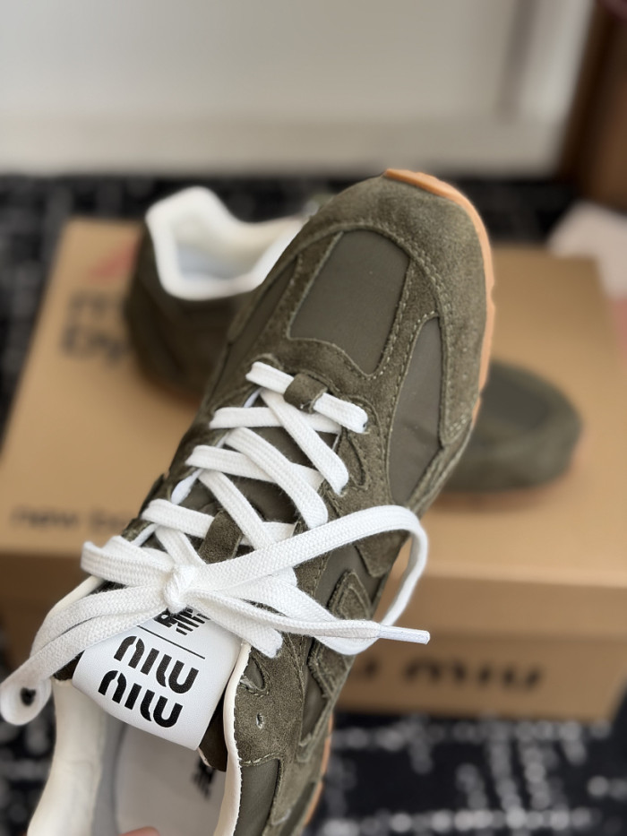 M1um1u SNEAKER