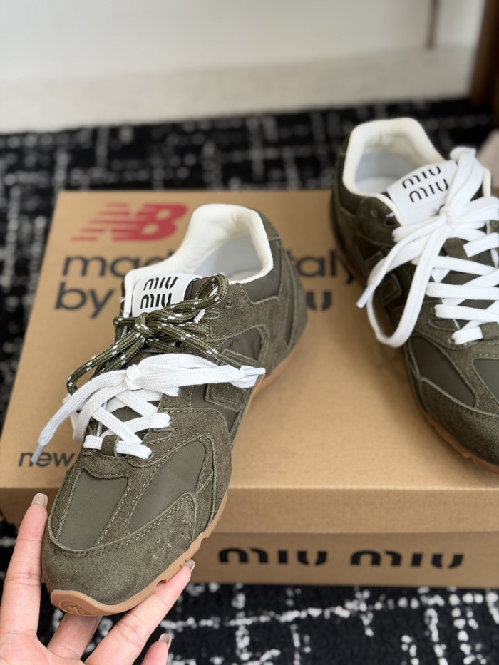 M1um1u SNEAKER