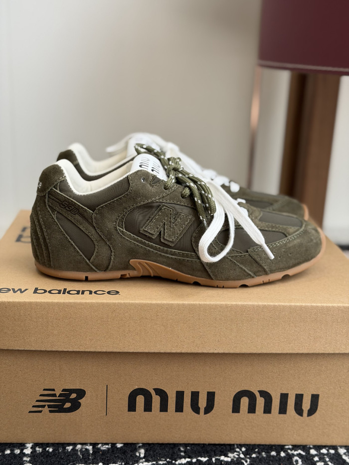 M1um1u SNEAKER