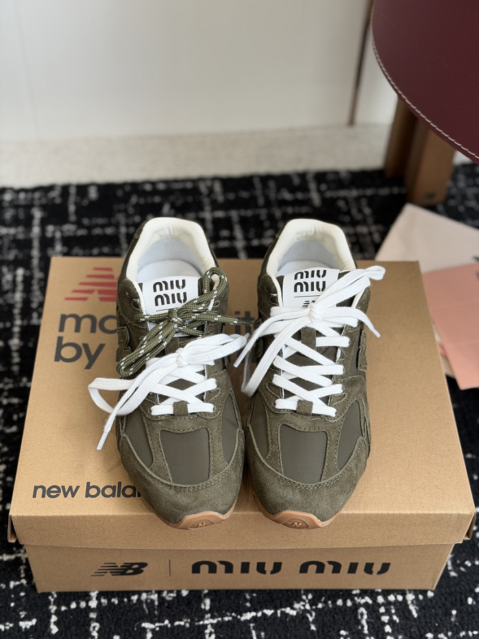 M1um1u SNEAKER