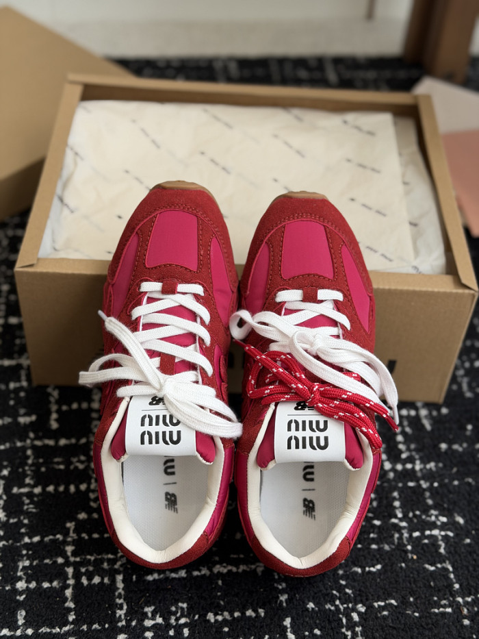 M1um1u SNEAKER