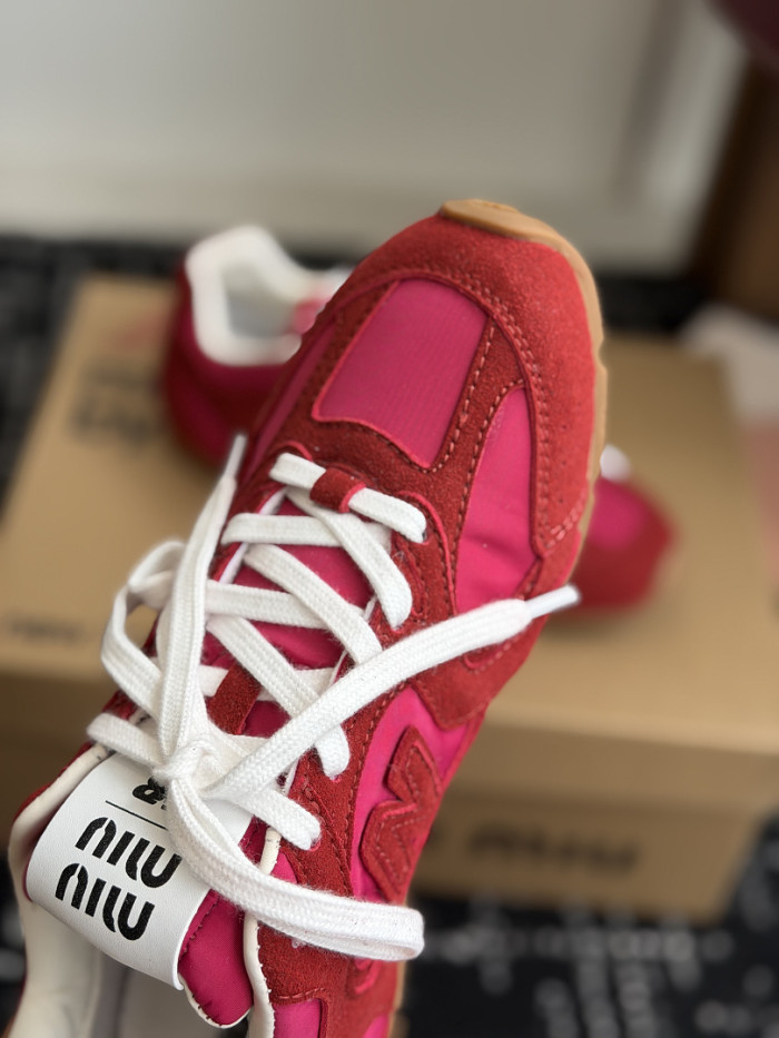 M1um1u SNEAKER