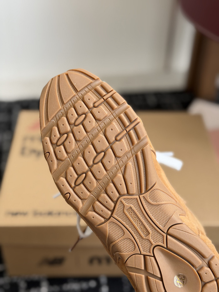 M1um1u SNEAKER