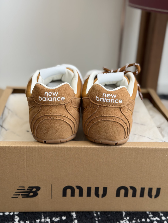 M1um1u SNEAKER