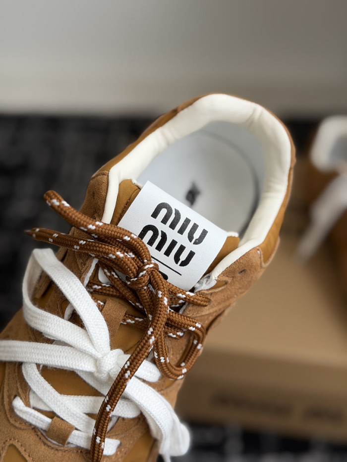 M1um1u SNEAKER