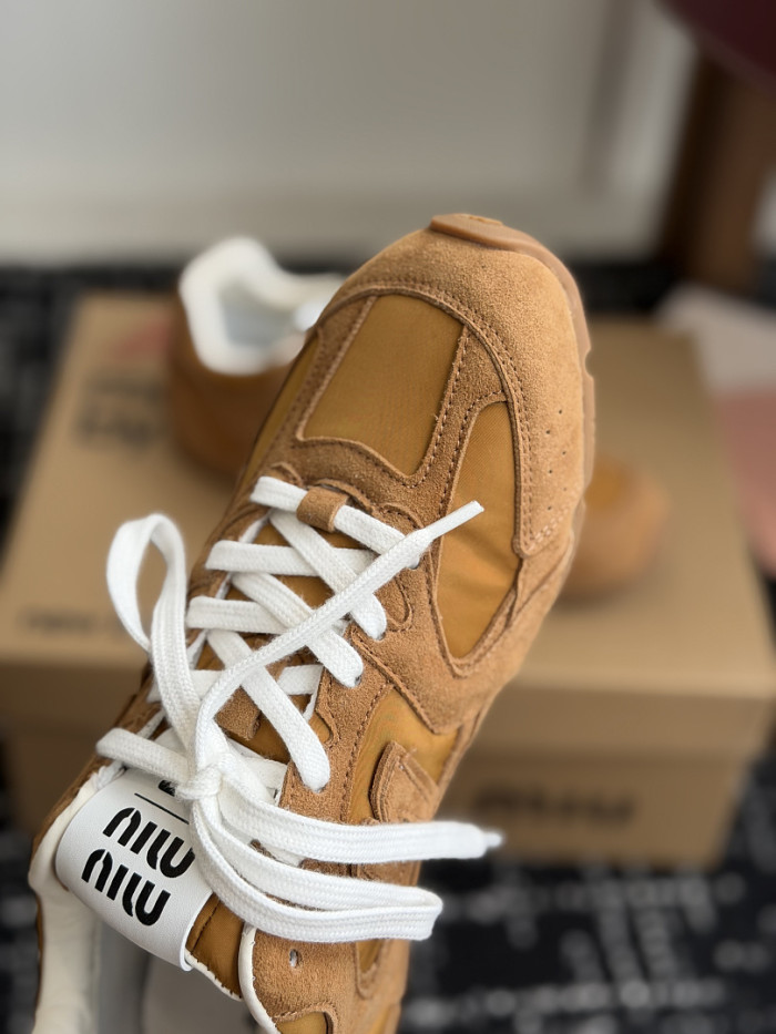 M1um1u SNEAKER