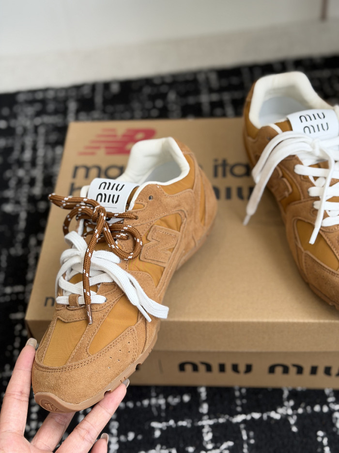 M1um1u SNEAKER
