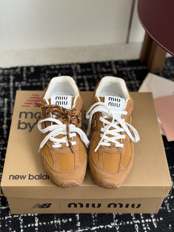 M1um1u SNEAKER