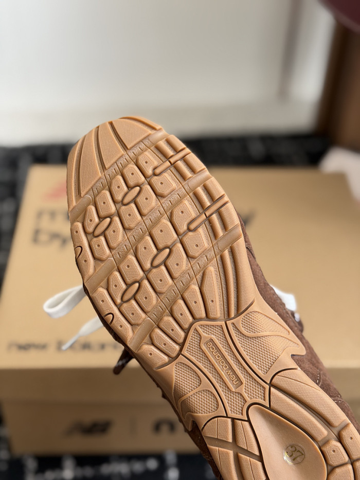 M1um1u SNEAKER