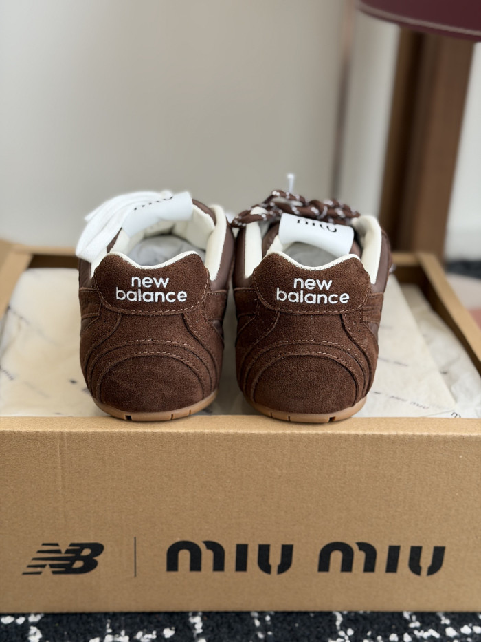 M1um1u SNEAKER