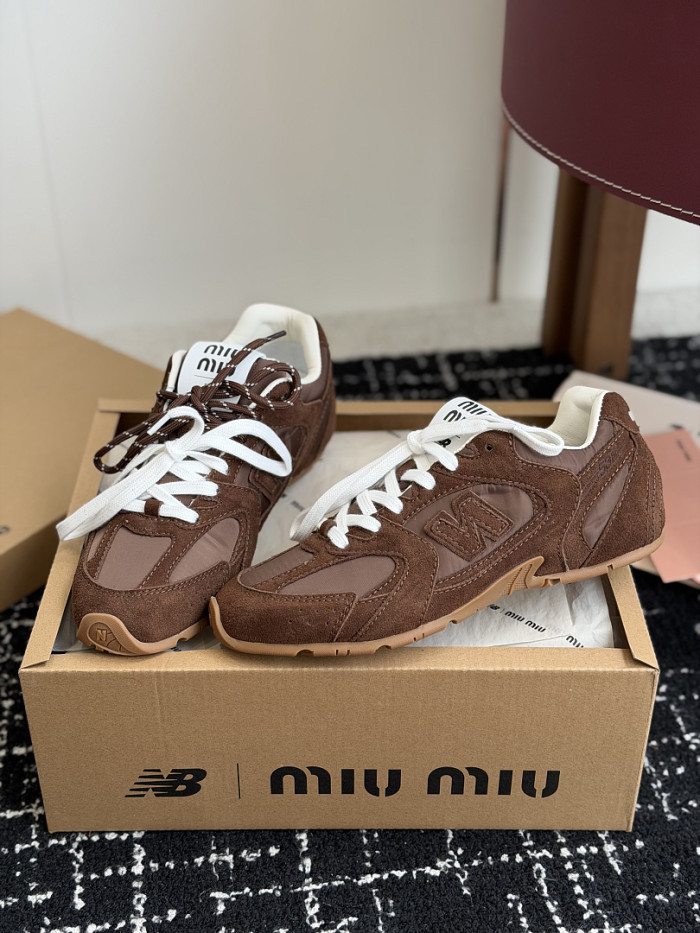 M1um1u SNEAKER