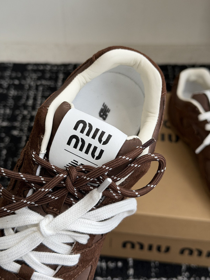 M1um1u SNEAKER