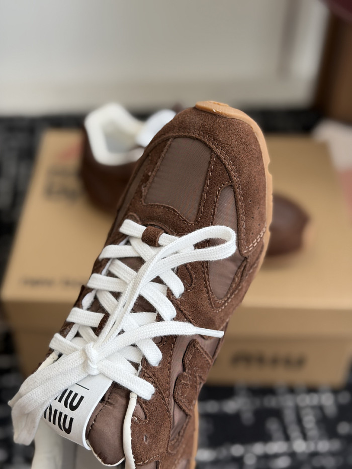 M1um1u SNEAKER