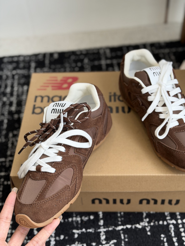 M1um1u SNEAKER