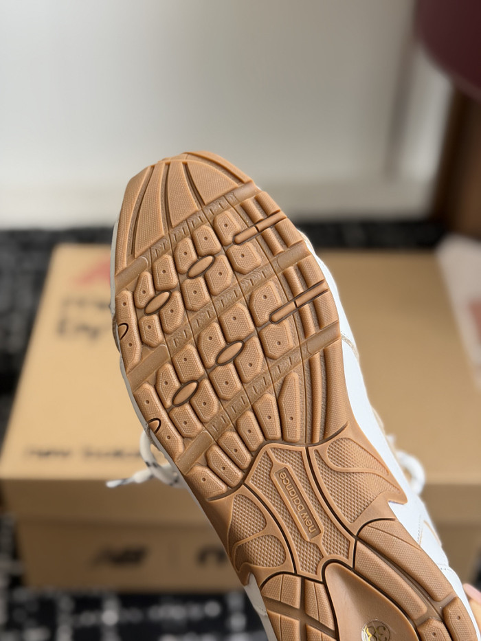 M1um1u SNEAKER