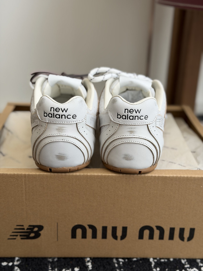 M1um1u SNEAKER