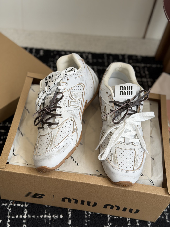 M1um1u SNEAKER