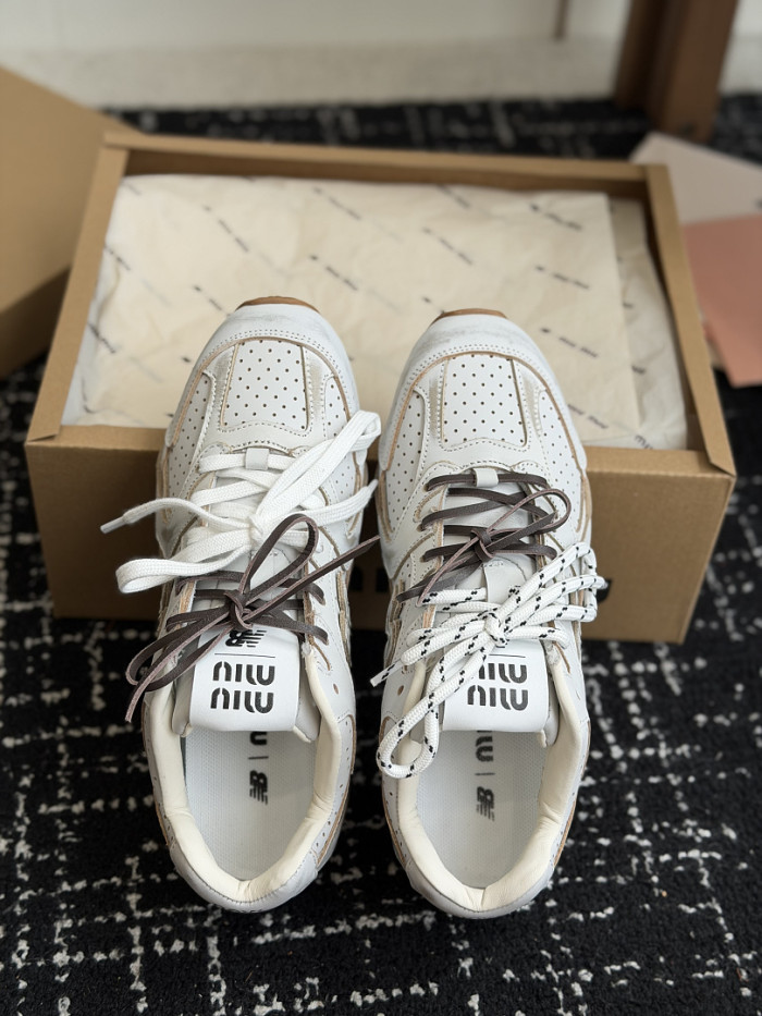 M1um1u SNEAKER