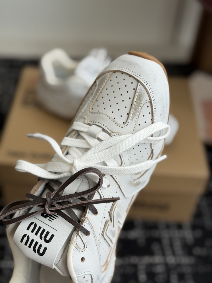 M1um1u SNEAKER