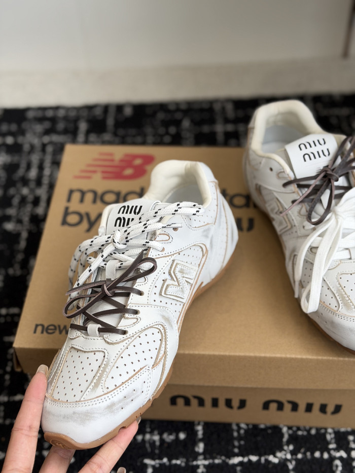 M1um1u SNEAKER