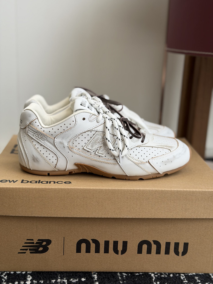 M1um1u SNEAKER