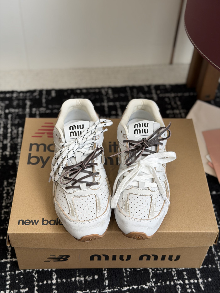 M1um1u SNEAKER