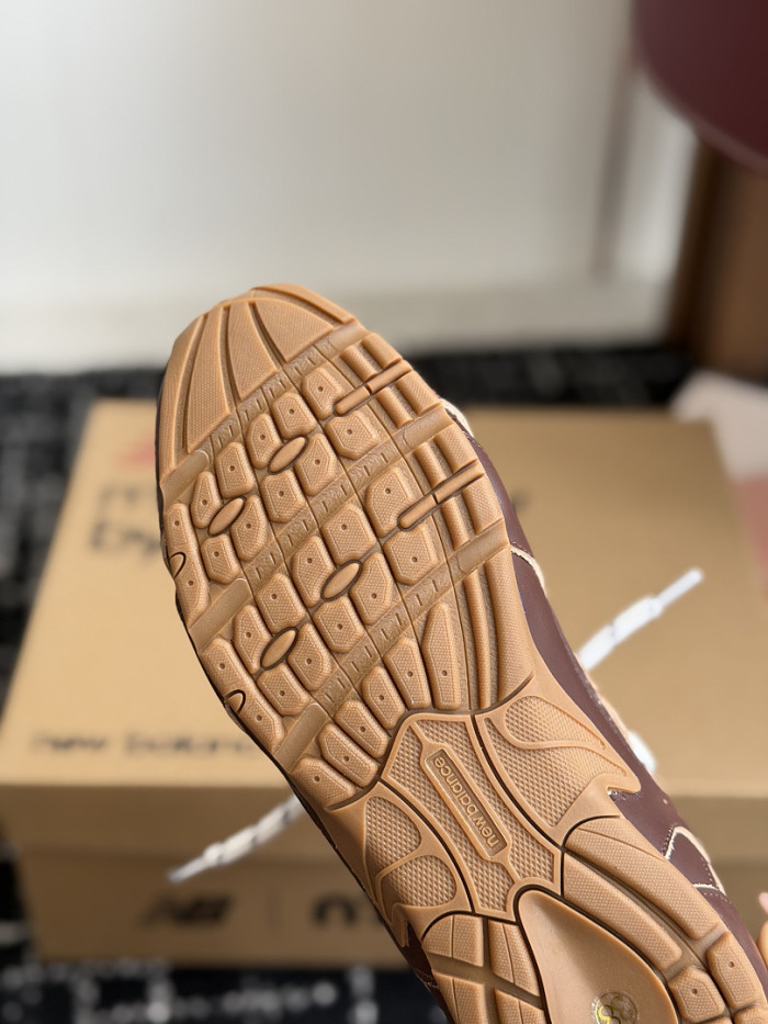 M1um1u SNEAKER