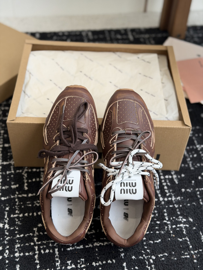 M1um1u SNEAKER