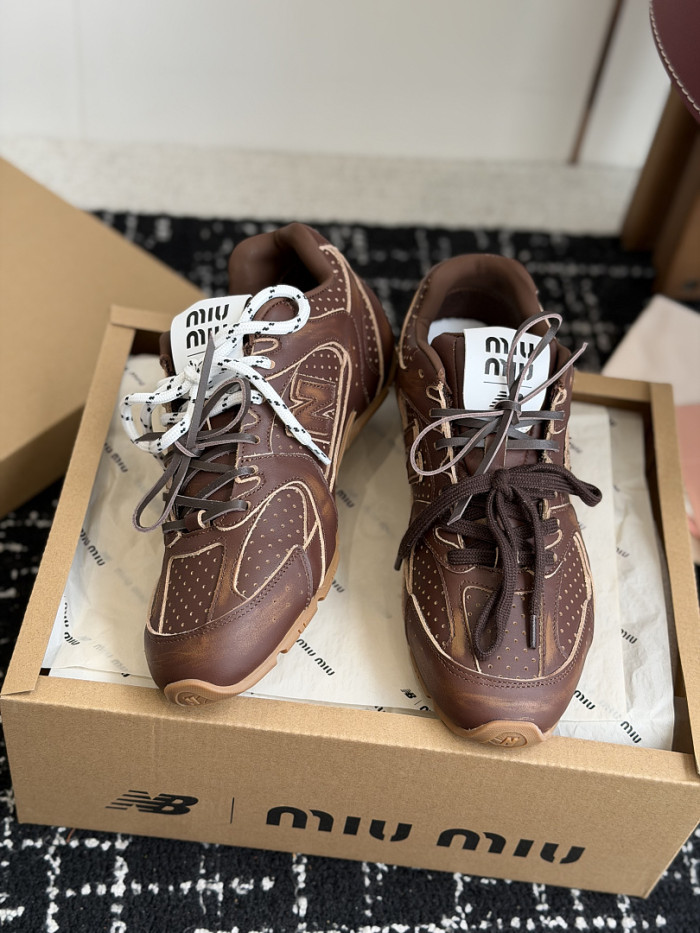 M1um1u SNEAKER