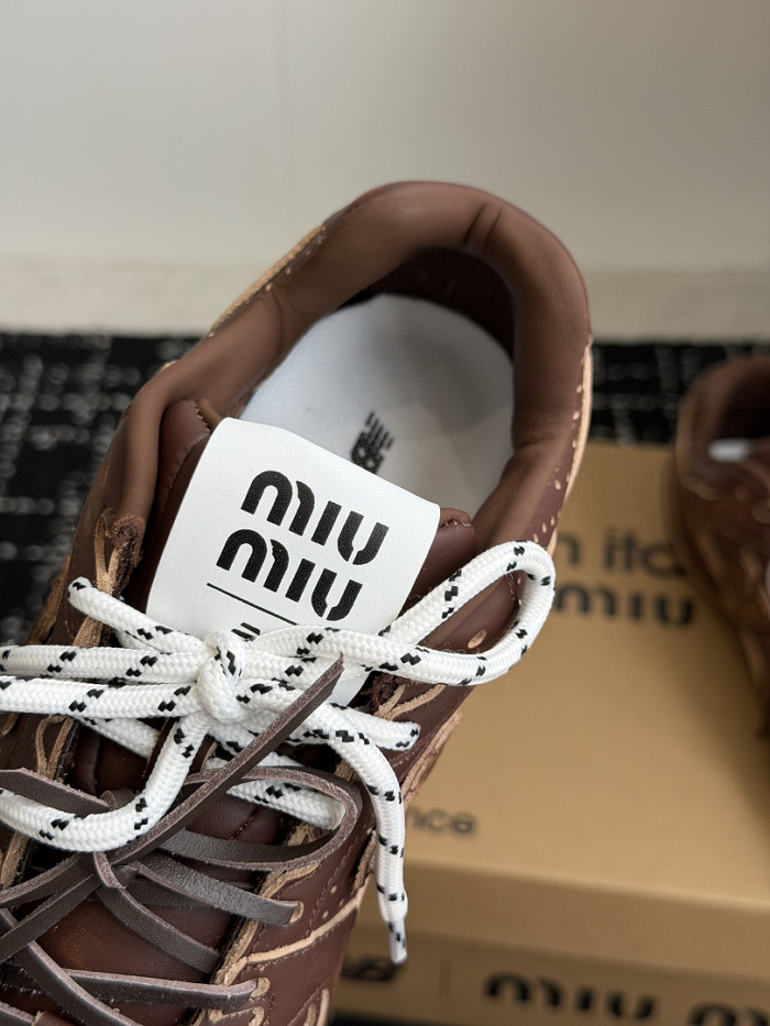 M1um1u SNEAKER